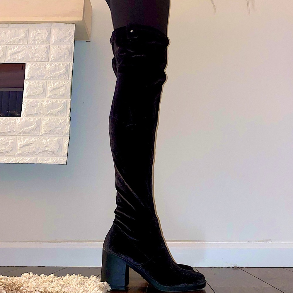 VELVET BLACK OVERTHEKNEE BOOTS